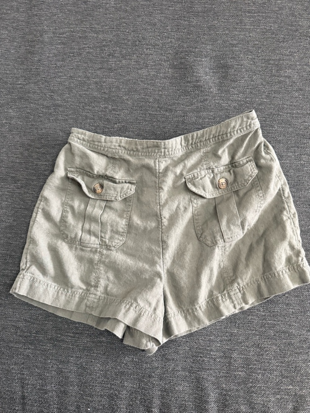 American Eagle Outfitters Light Olive Cargo-Style Shorts Medium